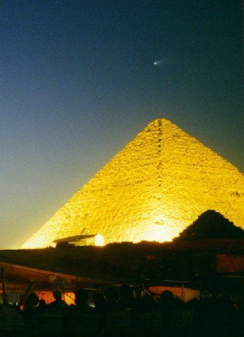 Hale-Bopp Comet Over Giza - Copyright (c) 1997 Andrew Bayuk, All Rights Reserved